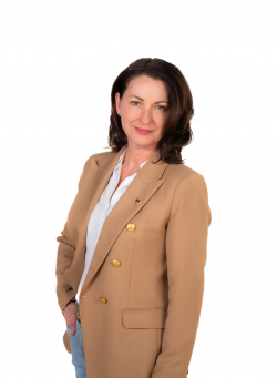Annie Limoges, Courtier immobilier agréé